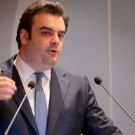 Πιερρακάκης: Ανακοινώνει την υποψηφιότητά του για προεδρία του Eurogroup, λέει το Bloomberg