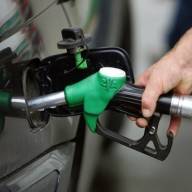 Άλμα έως 13% στις τιμές πετρελαίου μετά τους βομβαρδισμούς στο Ιράν