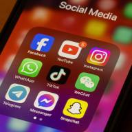 Βρετανία: Απαγόρευση πρόσβασης στα social media για παιδιά κάτω των 16 ετών ανακοινώνει ο Στάρμερ