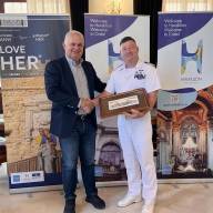 Η ηγεσία του πλοίου ITS San Marco του Ιταλικού Πολεμικού Ναυτικού στη Λότζια
