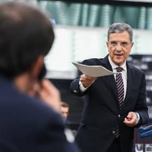 Ο Γ. Αυτιάς ζητά έλεγχο σε αγορές ακινήτων από τρίτες χώρες σε διασυνοριακές περιοχές