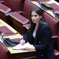 Παρέμβαση της Ελένη Βατσινά στη Βουλή για τις μικρομεσαίες επιχειρήσεις και την απογοητευτική εικόνα της αγοράς στις εκπτώσεις