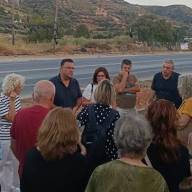Συνάντηση κλιμακίου του ΚΚΕ με κατοίκους των Αθανάτων για τη δημιουργία δομής μεταναστών